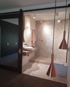 Ensuite, copper lighting & robes