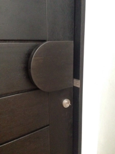 D Form entry pull handle